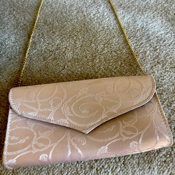 VINTAGE SOFT PINK FABRIC SCROLL PATERN PURSE WITH GOLD CHAIN - Picture 3 of 13